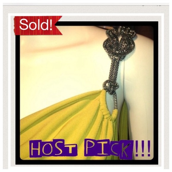 🎈🎉HP🎈🎉NWT✨Cache Yellow Swoop Embellished Top🌟