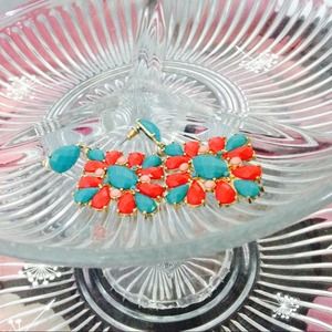 ⛔️ SOLD ⛔️ Teal/Salmon Costume Earrings