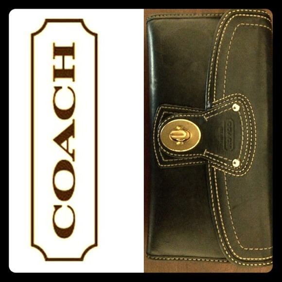 Coach Clutches & Wallets - Coach wallet 💕