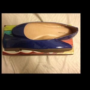 Patent blue ballet flat