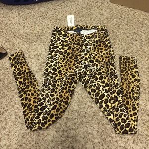 Leopard velvet like leggings.