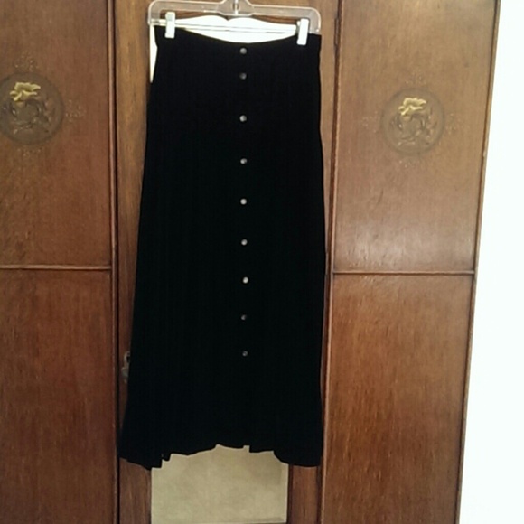 2/$40 Vintage Banana Republic Black Velvet Skirt 8