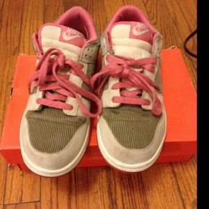 Nike dunk low olive/pink