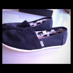 New Tom's! Size 8.5