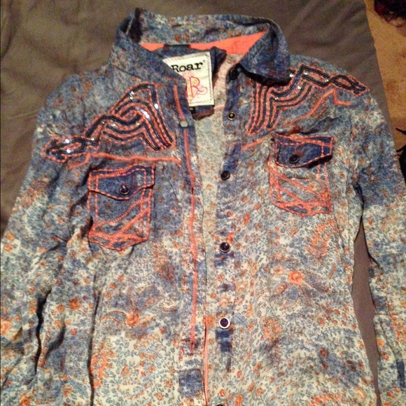 Beautiful Roar shirt, brand new.