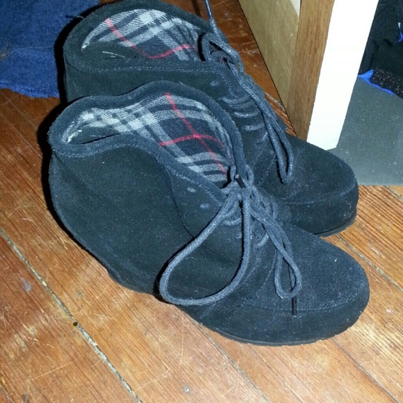 Black wedge bootie