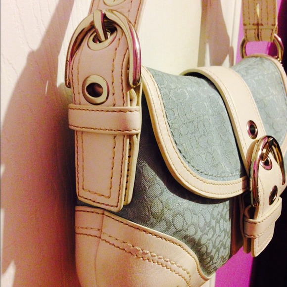 Sold 100% authentic coach small purse and pouch - Picture 2 of 4