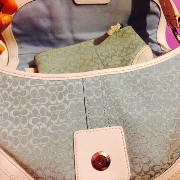 Sold 100% authentic coach small purse and pouch - Picture 3 of 4