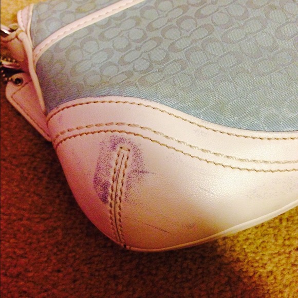 Sold 100% authentic coach small purse and pouch - Picture 4 of 4