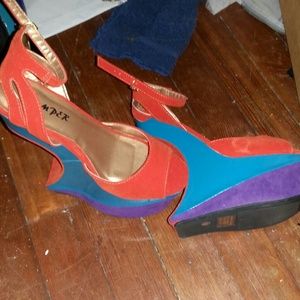 Orange heeless wedge