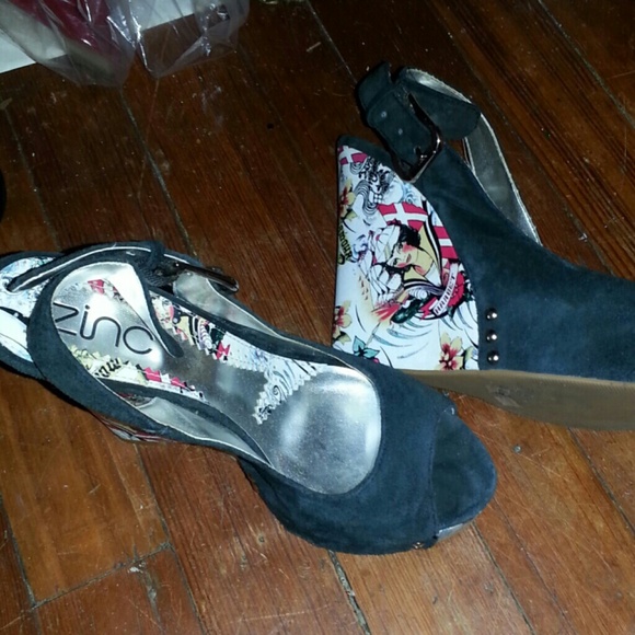 Black wedge heels