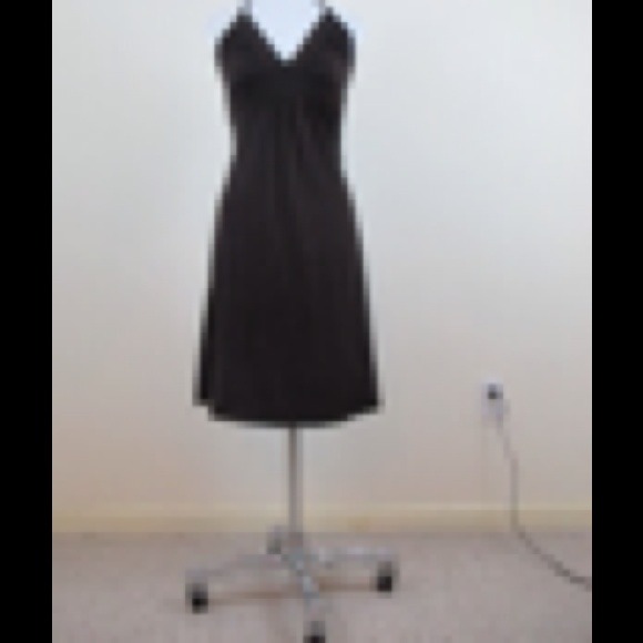 Chic halter - Picture 2 of 3