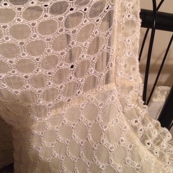 Bundled💖Free w/ any Purchase💖Lace Dress - Picture 3 of 4