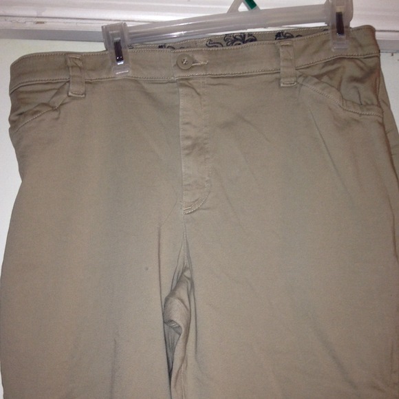 Lee Comfort Stretch khaki pants