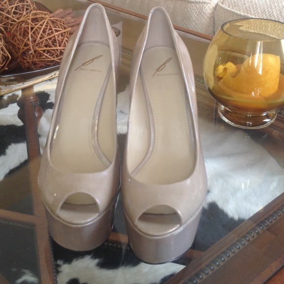 Brian Artwood Peep Toe Patent Leather Pumps - Picture 2 of 4