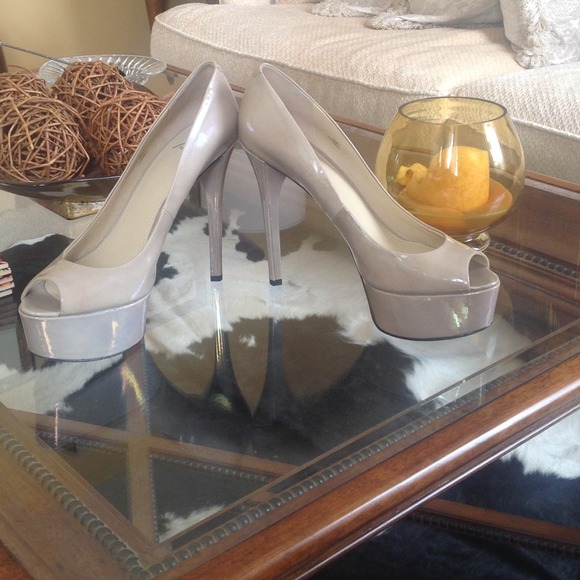 Brian Artwood Peep Toe Patent Leather Pumps - Picture 3 of 4