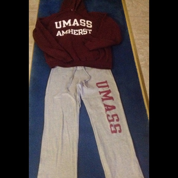 UMASS SWEATPANTS AND HOODIE