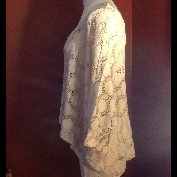 Potter's Pot,Sm,Nude,Crochet,Wide Sleeve Top - Picture 3 of 4