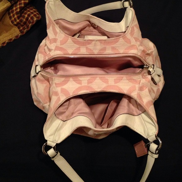 Pink coach purse. - Picture 4 of 4