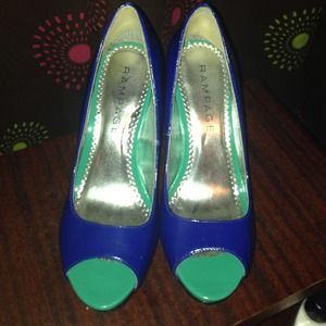 Adorable cobalt and turquoise blue rampage heels!