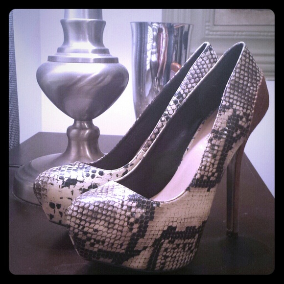 Sexy pair of stilettos! **SALE** - Picture 1 of 2