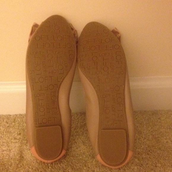 **SOLD** Adorable LOFT peep toe flats - Picture 3 of 3