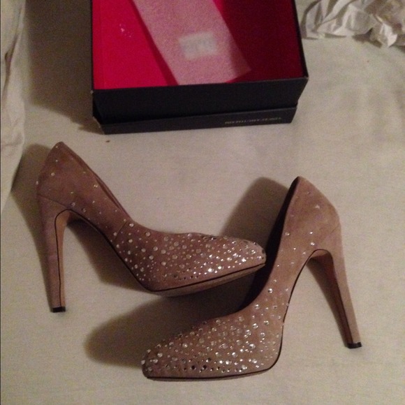 🚫SOLD🚫 Tan suede bling heels - Picture 3 of 4