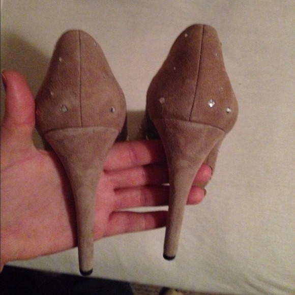 🚫SOLD🚫 Tan suede bling heels - Picture 4 of 4