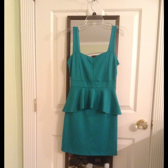 🎀ON HOLD🎀 Charlotte Russe Teal Colored Dress