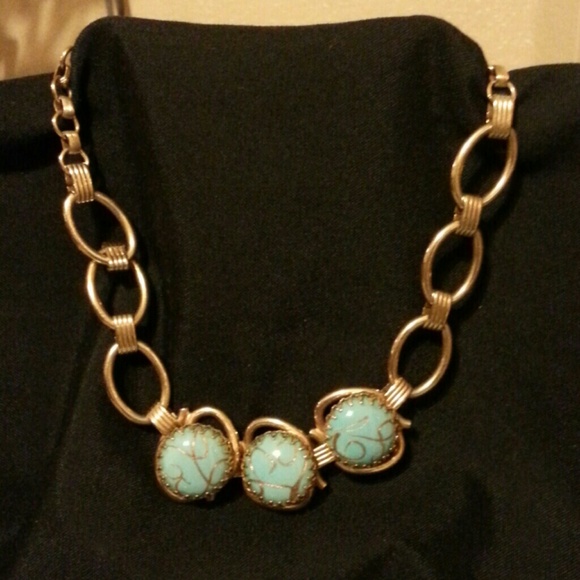 Large vintage turquoise necklace TV $60