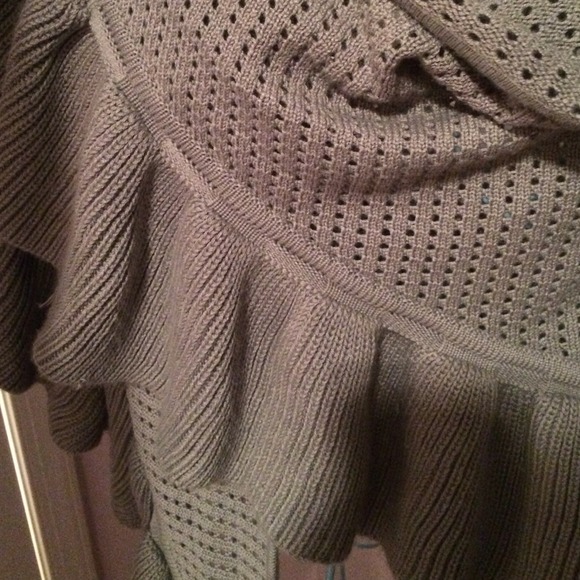 Amazing gray sweater shawl - Picture 2 of 4