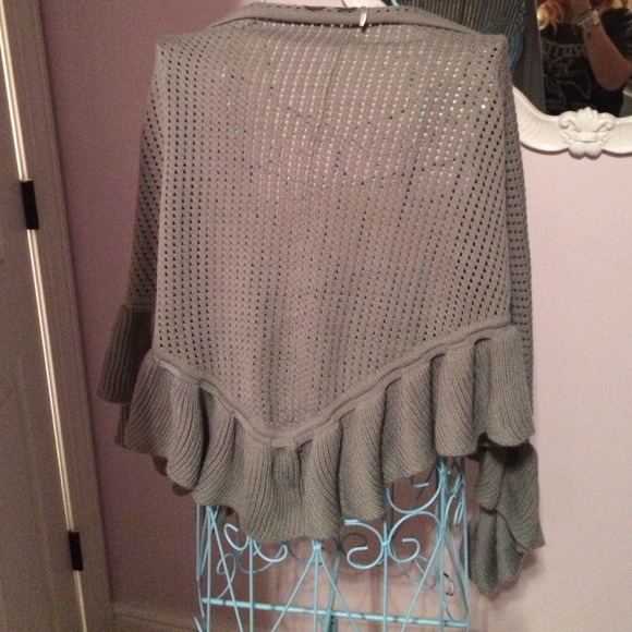 Amazing gray sweater shawl - Picture 4 of 4
