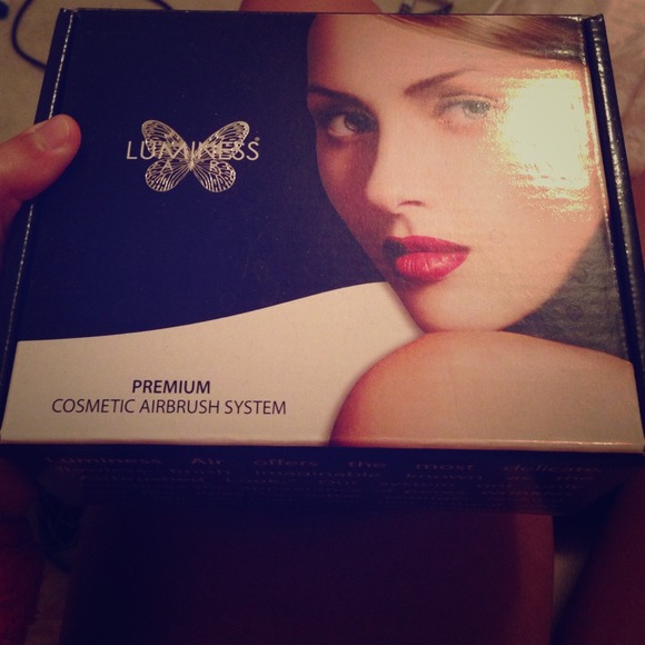 BRAND NEW premium luminess make up air brush