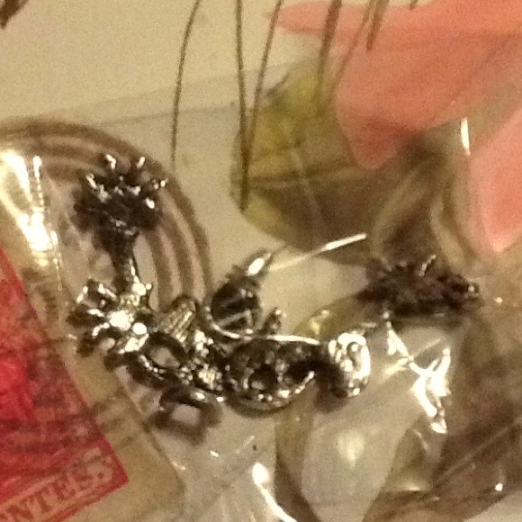 Earring - Picture 2 of 3