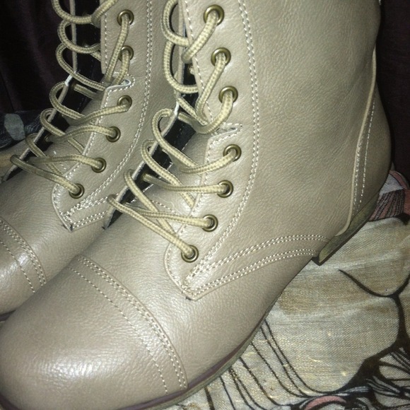 Great neutral combat boot! - Picture 2 of 3