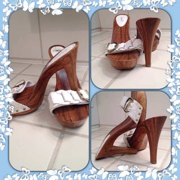 White sandals⬇️REDUCE⬇️