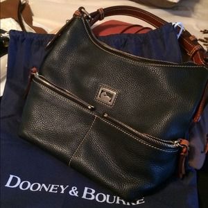 **MAKE AN OFFER**Dooney & Burke purse!! No wallet!