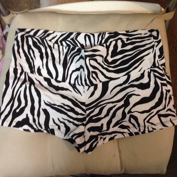 ❌SOLD IN A BUNDLE❌ - Picture 2 of 2