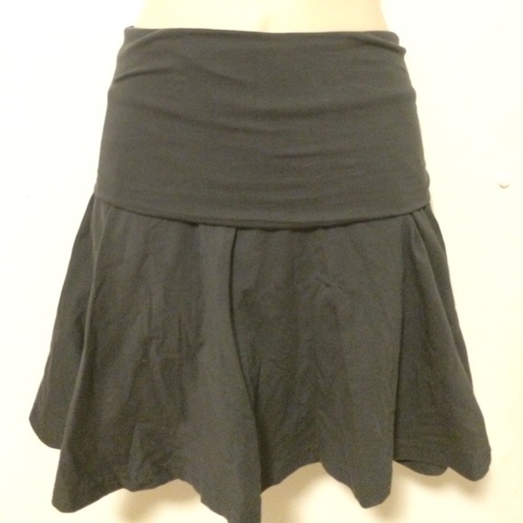 Gray stretch flowy skirt