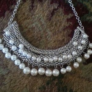 Pearl fashion statement necklace