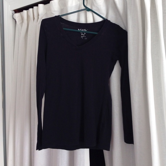 Black long sleeve shirt.