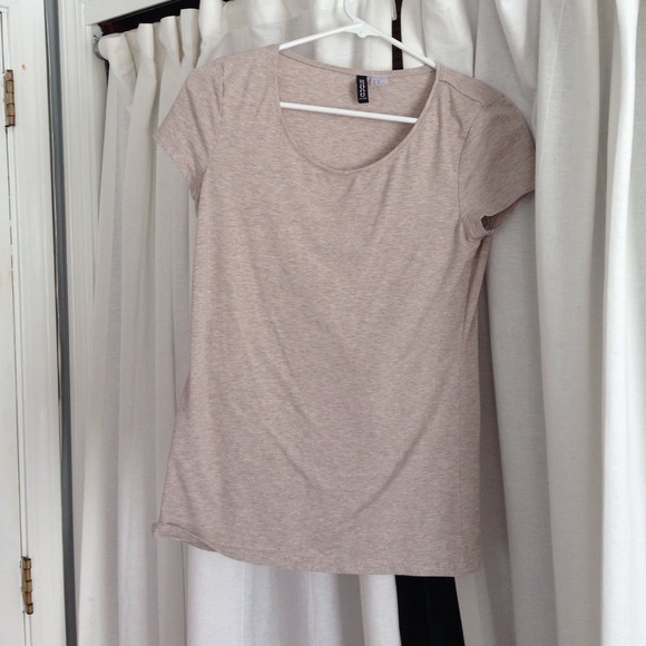 Beige static tshirt.