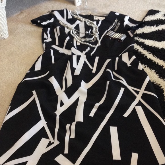 Dress - Picture 3 of 4