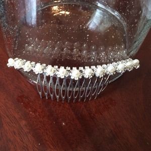 Stunning Pearl Hair Comb