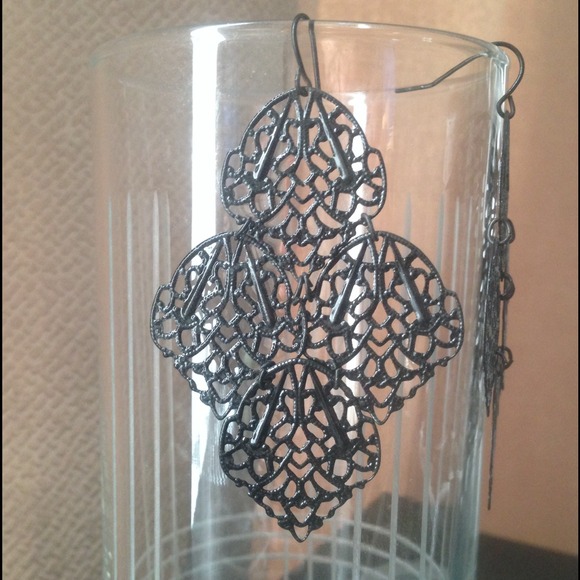 Bundled  Black Filigree earrings. - Picture 2 of 2