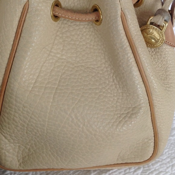 DOONEY & BOURKE BUCKET PURSE. SOLD!!!!!!!! - Picture 3 of 4