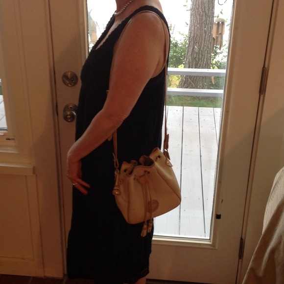 DOONEY & BOURKE BUCKET PURSE. SOLD!!!!!!!! - Picture 4 of 4