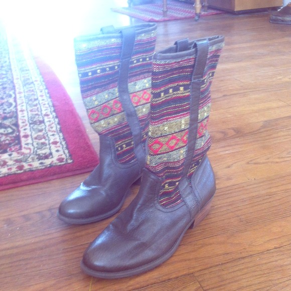 🎉HOST PICK!🎉NWOTSteve Madden Aztec Cowgirl Boots