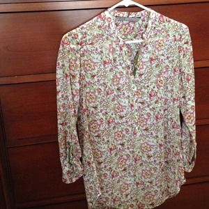 Beautiful floral design. Tunic.