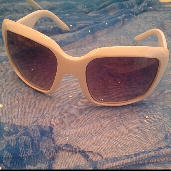 ****SOLD**** Sunglasses - Picture 2 of 3